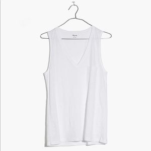 Women’s v-neck pocket tank